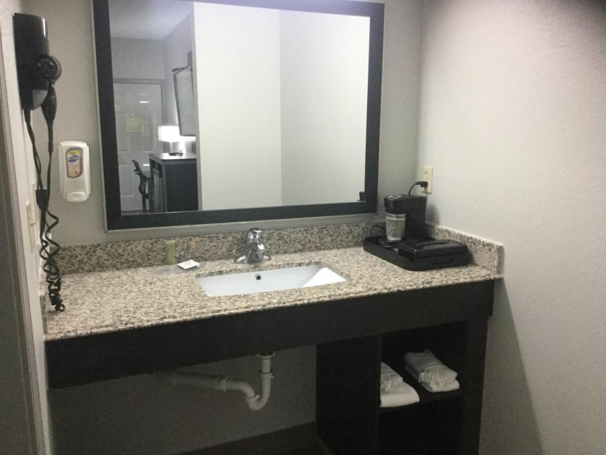 Muskogee Inn And Suites מראה חיצוני תמונה