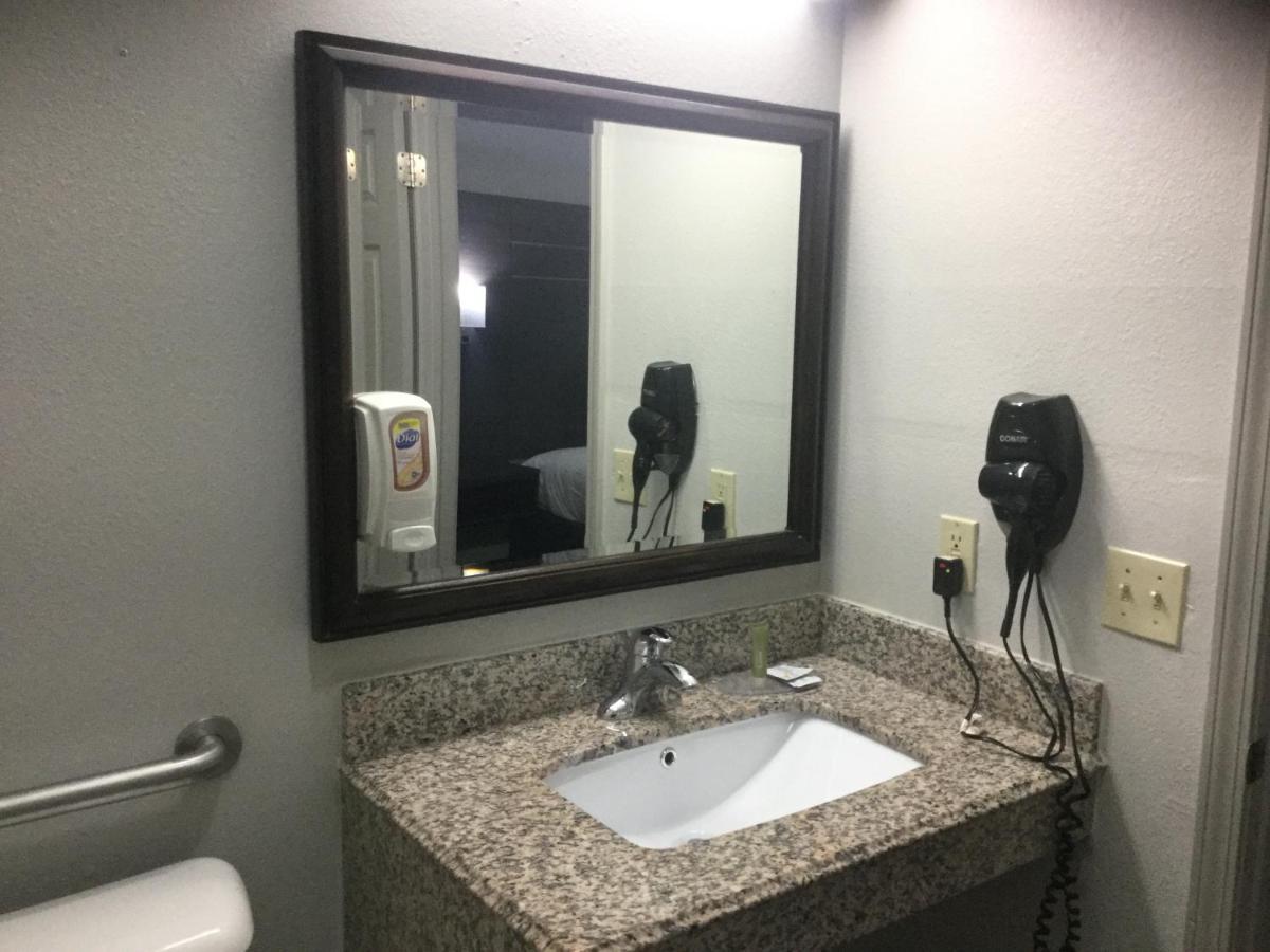 Muskogee Inn And Suites מראה חיצוני תמונה