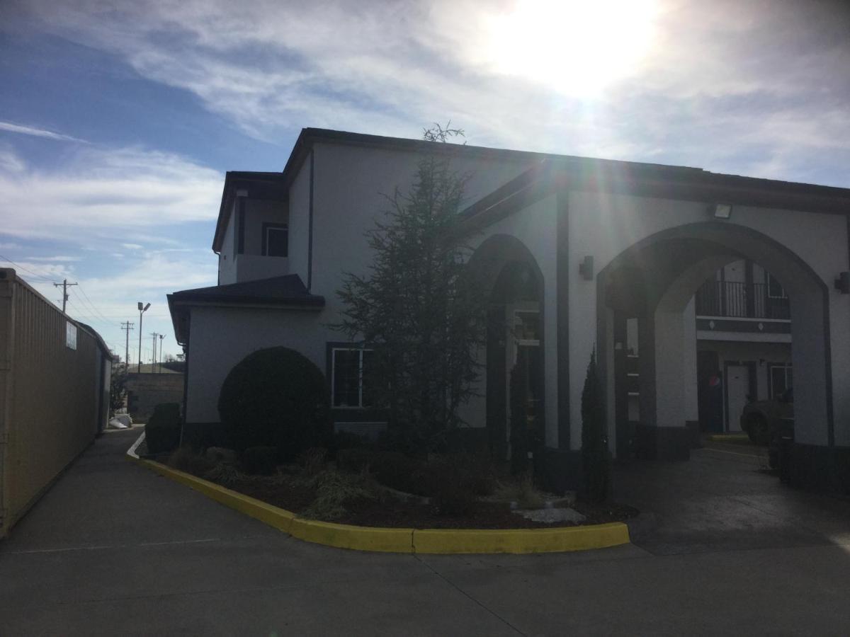 Muskogee Inn And Suites מראה חיצוני תמונה