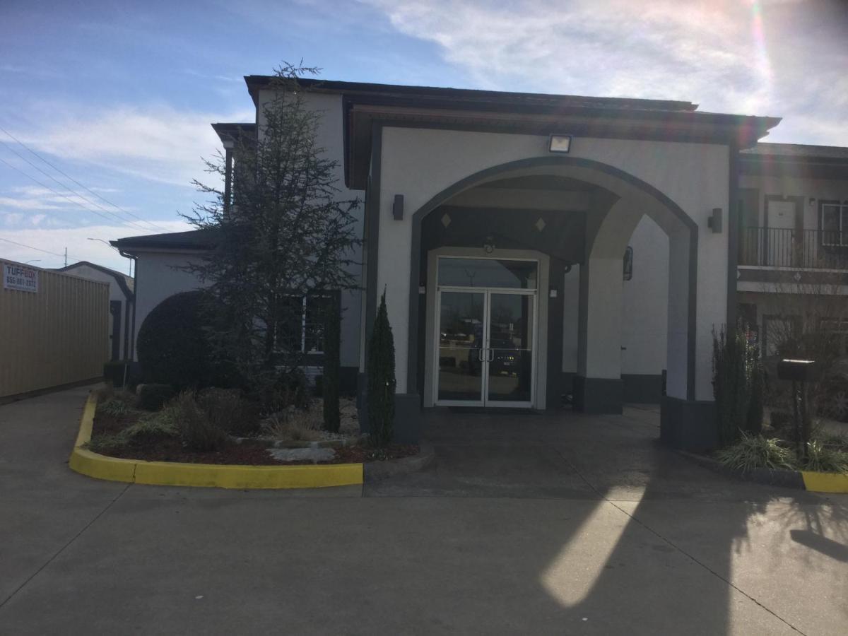 Muskogee Inn And Suites מראה חיצוני תמונה