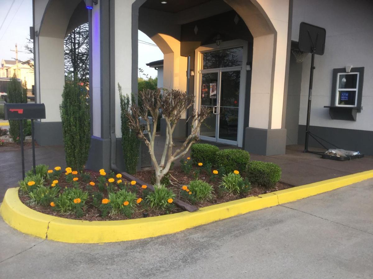 Muskogee Inn And Suites מראה חיצוני תמונה